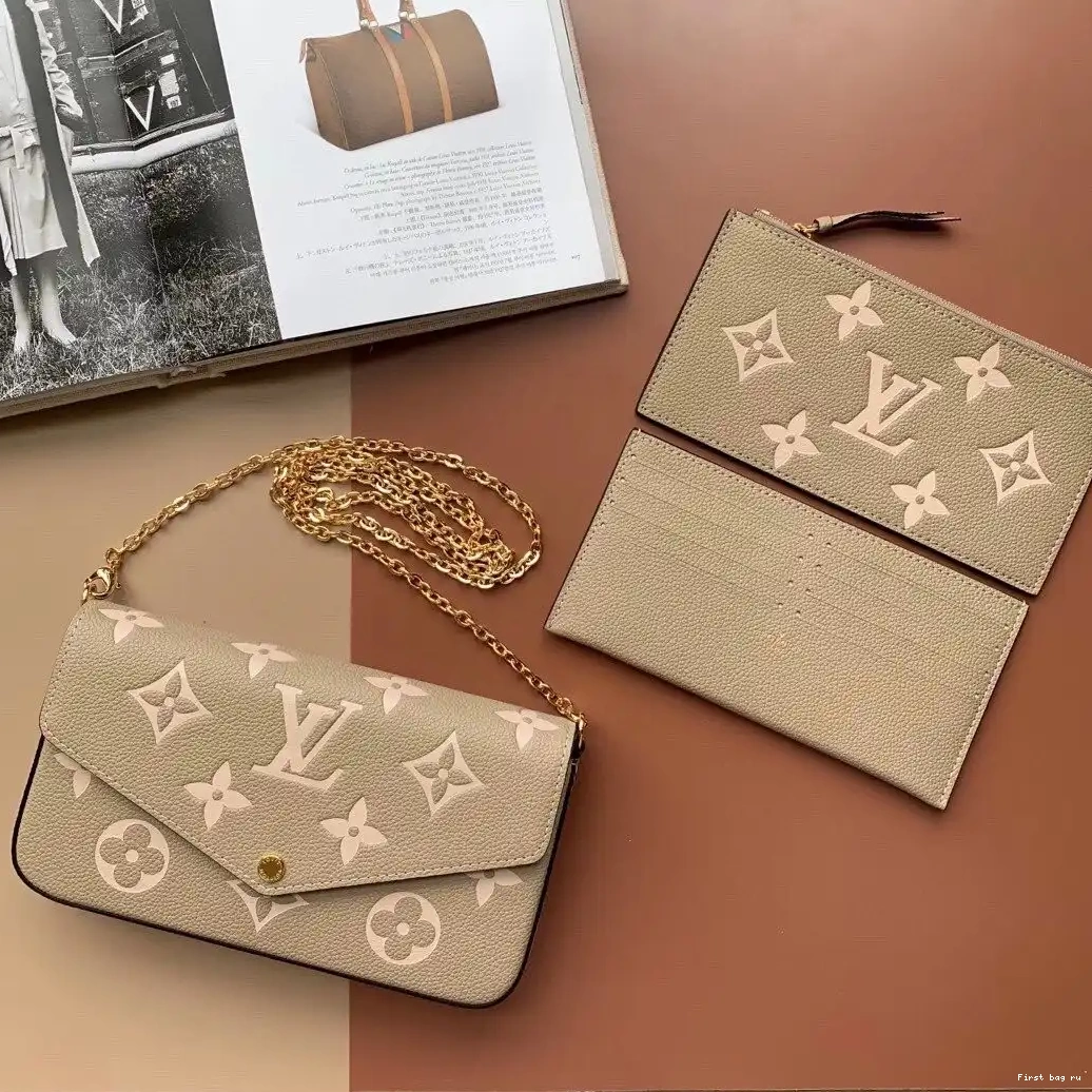 First bag ru POCHETTE LOUIS FÉLICIE VUITTON 0430